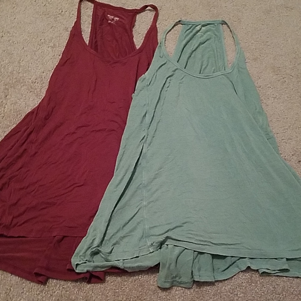 Maroon and light turquoise tanks